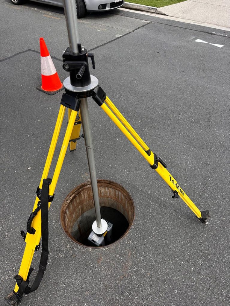 Manhole and pit reality capture