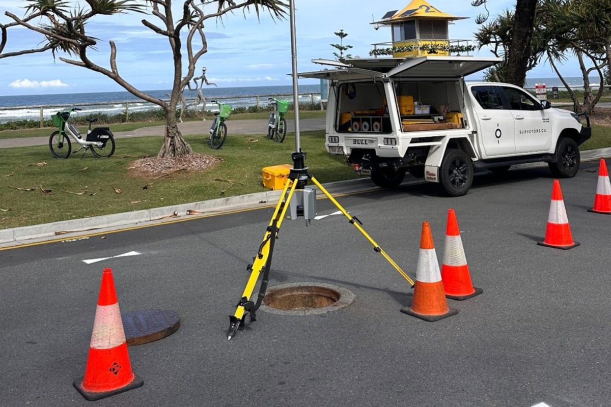 Manhole and pit reality capture